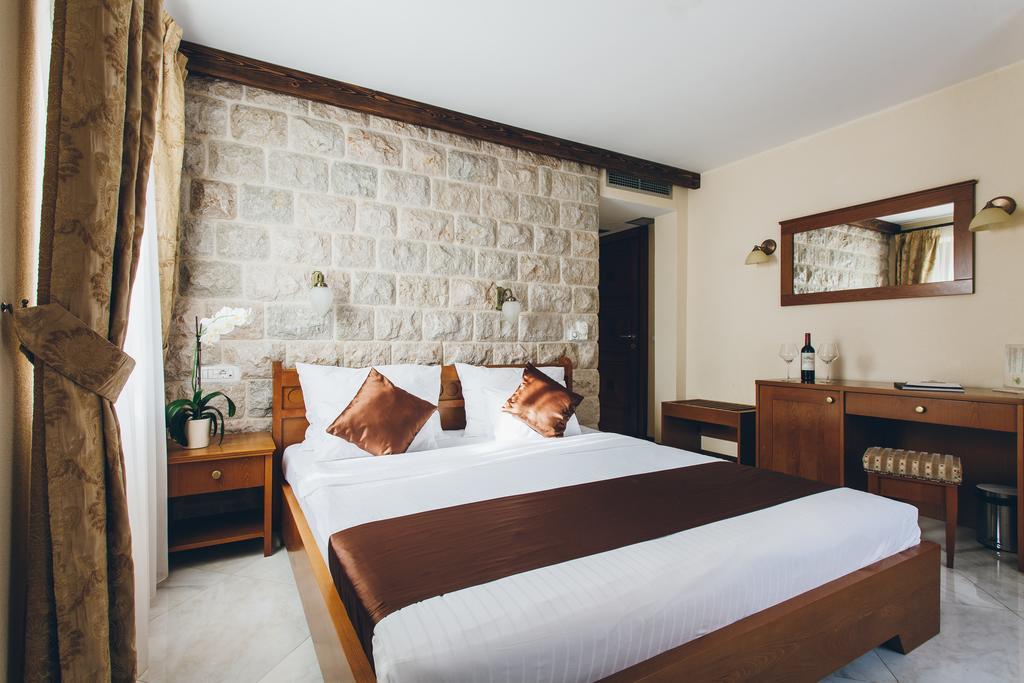 Hotel Carrubba Vùng duyên hải Vùng duyên hải Donja Lastva Ngoại thất bức ảnh