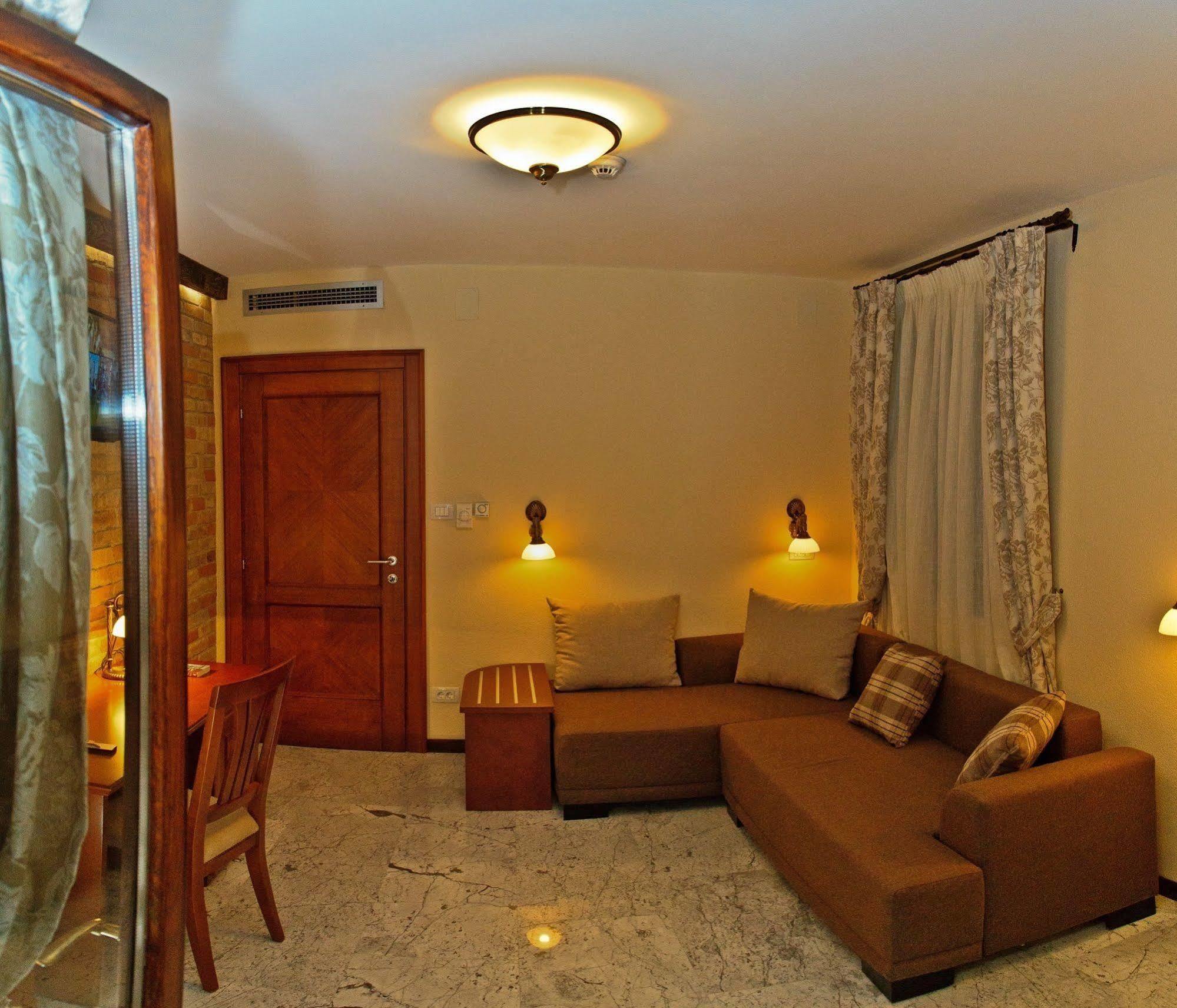 Hotel Carrubba Vùng duyên hải Vùng duyên hải Donja Lastva Ngoại thất bức ảnh